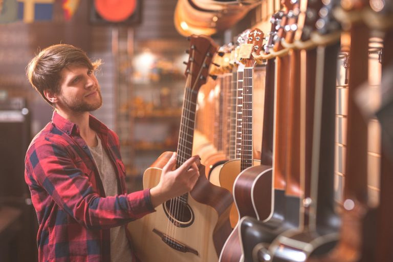 خرید گیتار آکوستیک | چگونه بهترین گیتار آکوستیک را بخریم؟ 10 چگونه بهترین گیتار آکوستیک را بخریم؟